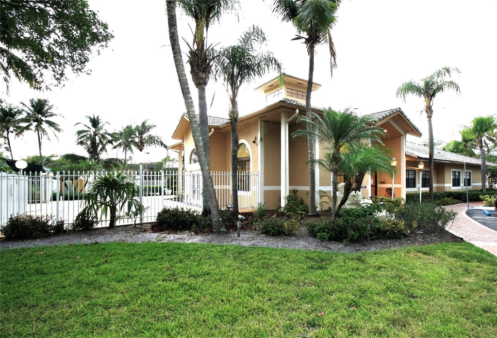9477 Palm Circle N - Photo 4
