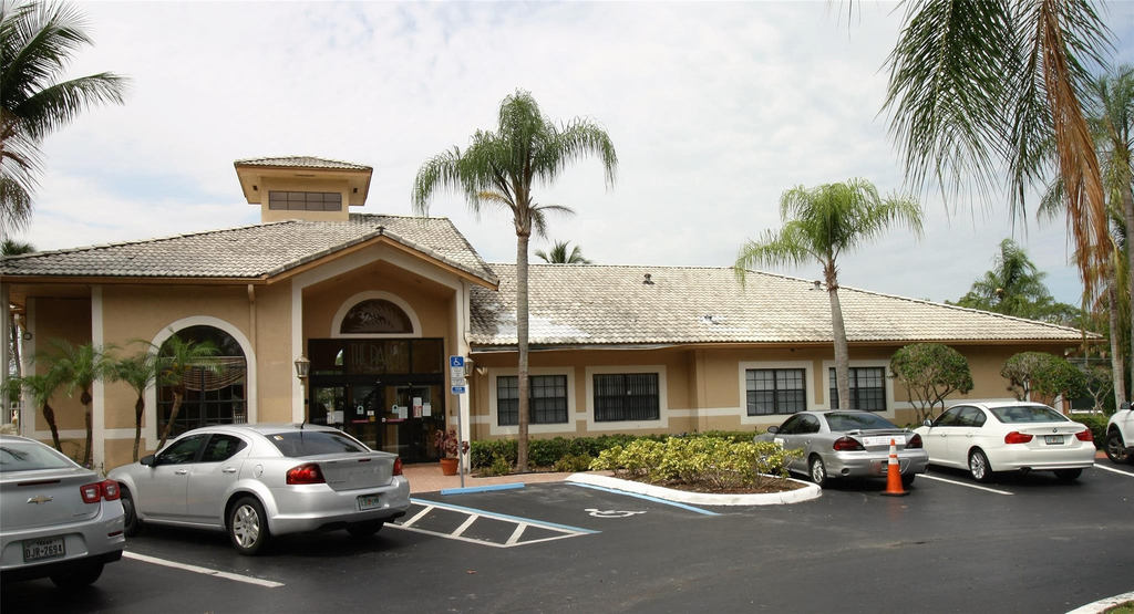 9477 Palm Circle N - Photo 18