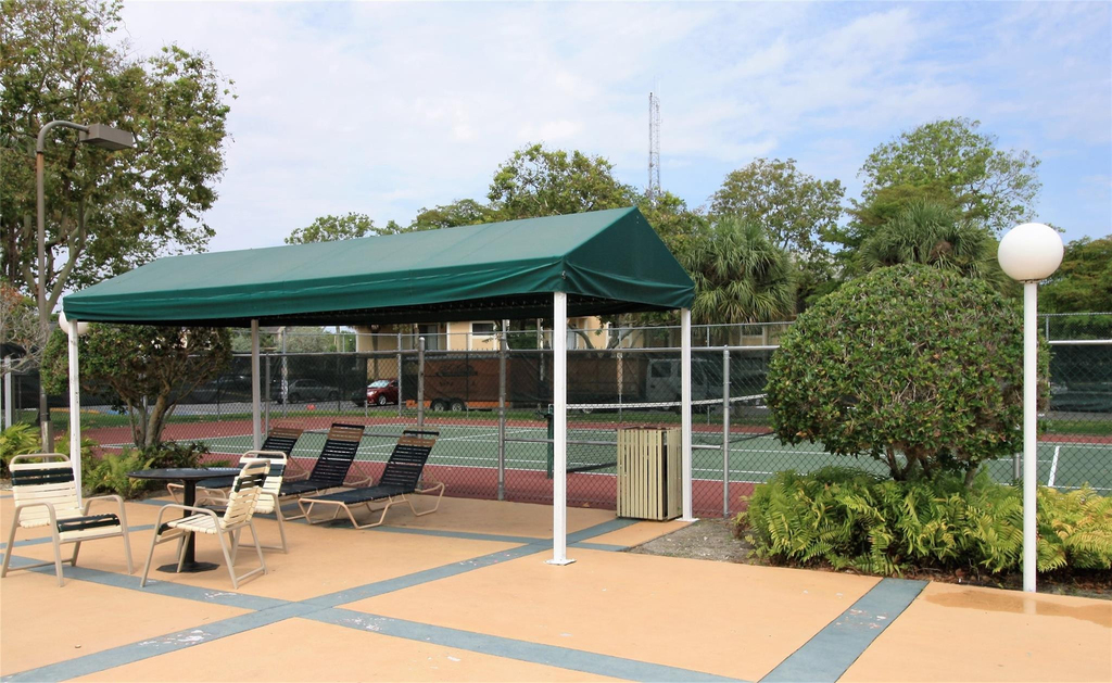 9477 Palm Circle N - Photo 21