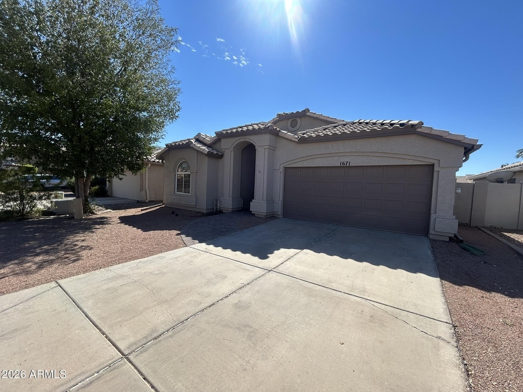 1671 W Princeton Avenue - Photo 0