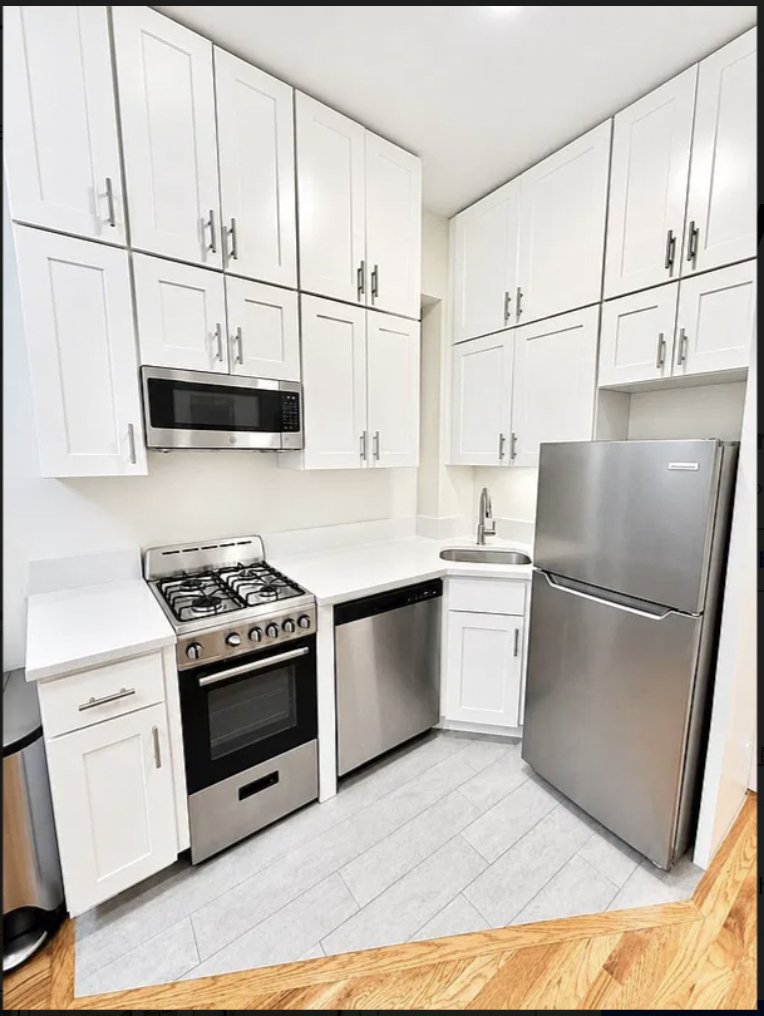 West 92nd St and Bway - Photo 3