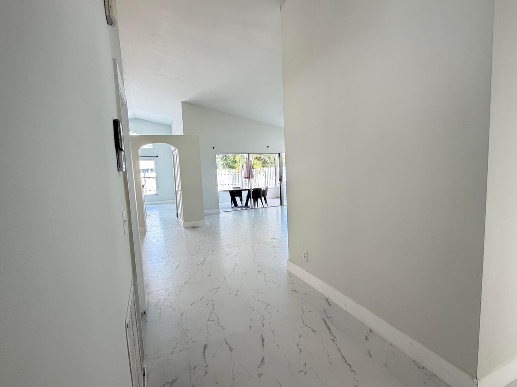 5305 Nw 54th Street Nw - Photo 1