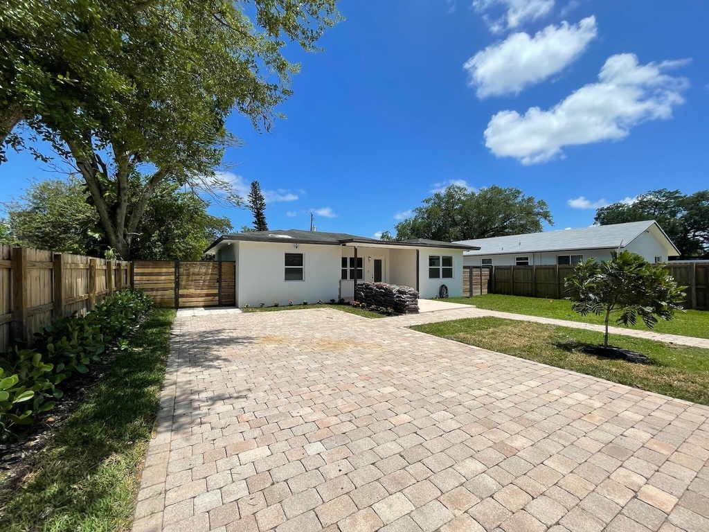 1564 Sw 28th Terrace - Photo 0