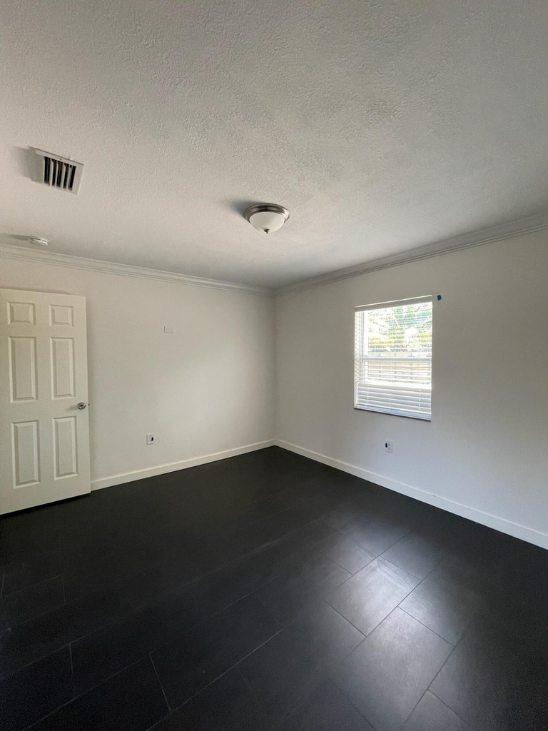 1564 Sw 28th Terrace - Photo 17