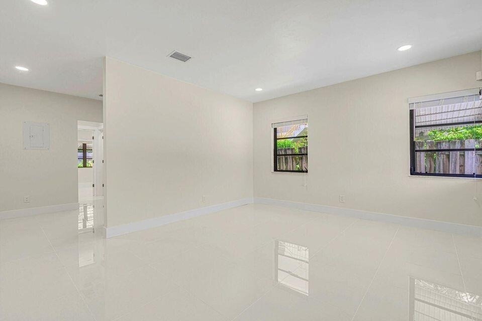 1615 S Federal Highway - Photo 3