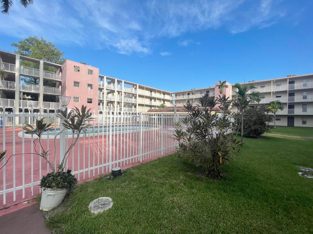 2800 Nw 56th Avenue - Photo 11