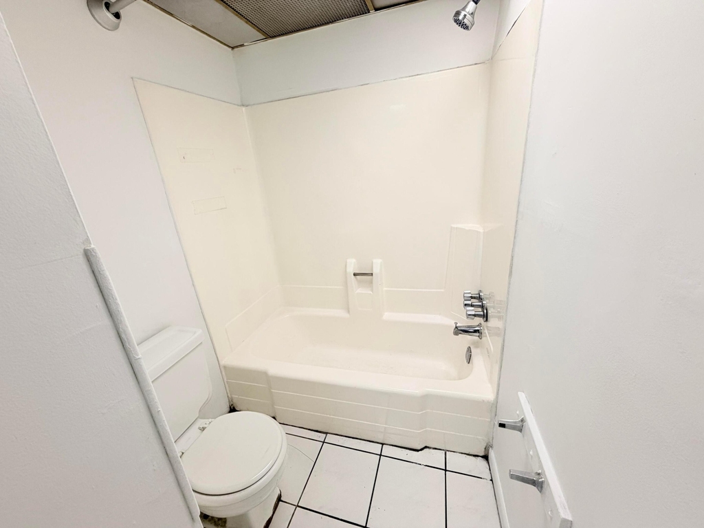 2800 Nw 56th Avenue - Photo 8