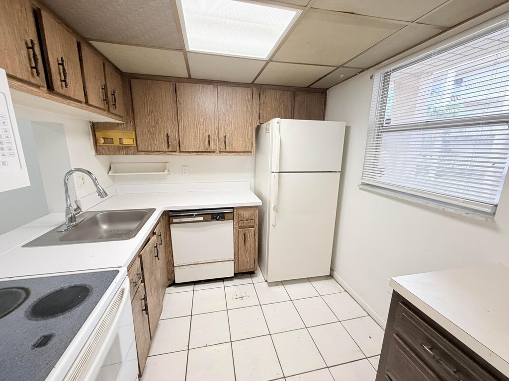 2800 Nw 56th Avenue - Photo 0