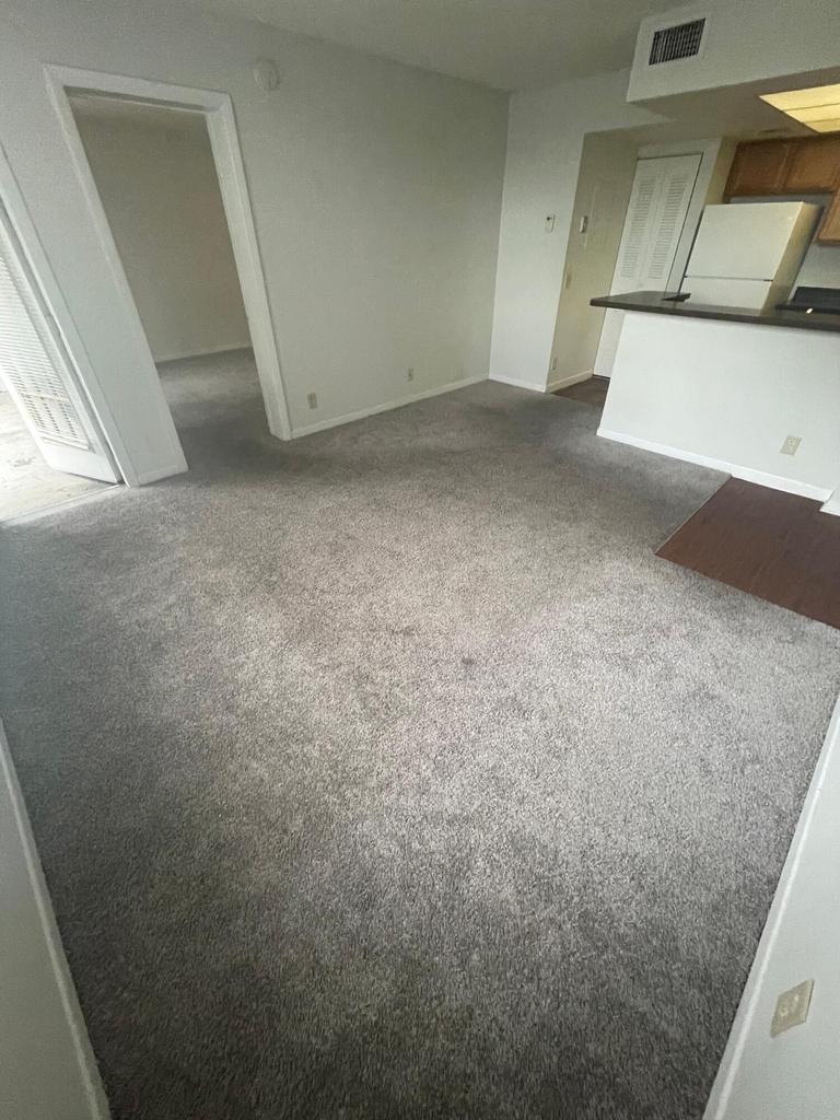 718 Executive Center Drive - Photo 4