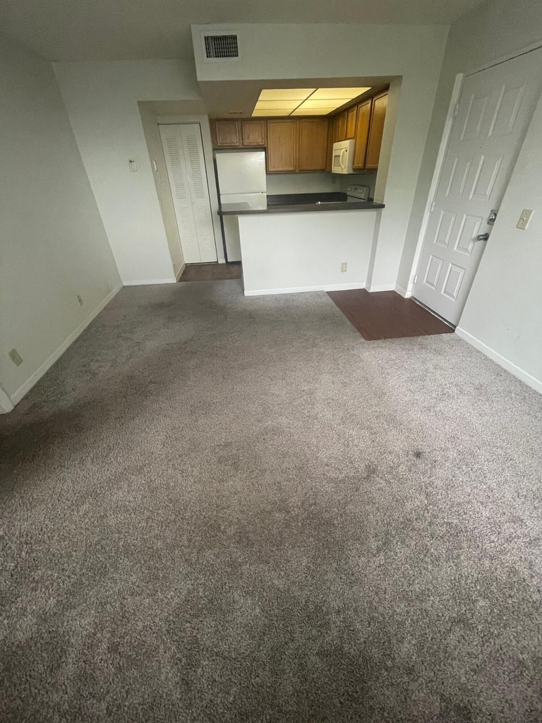 718 Executive Center Drive - Photo 3