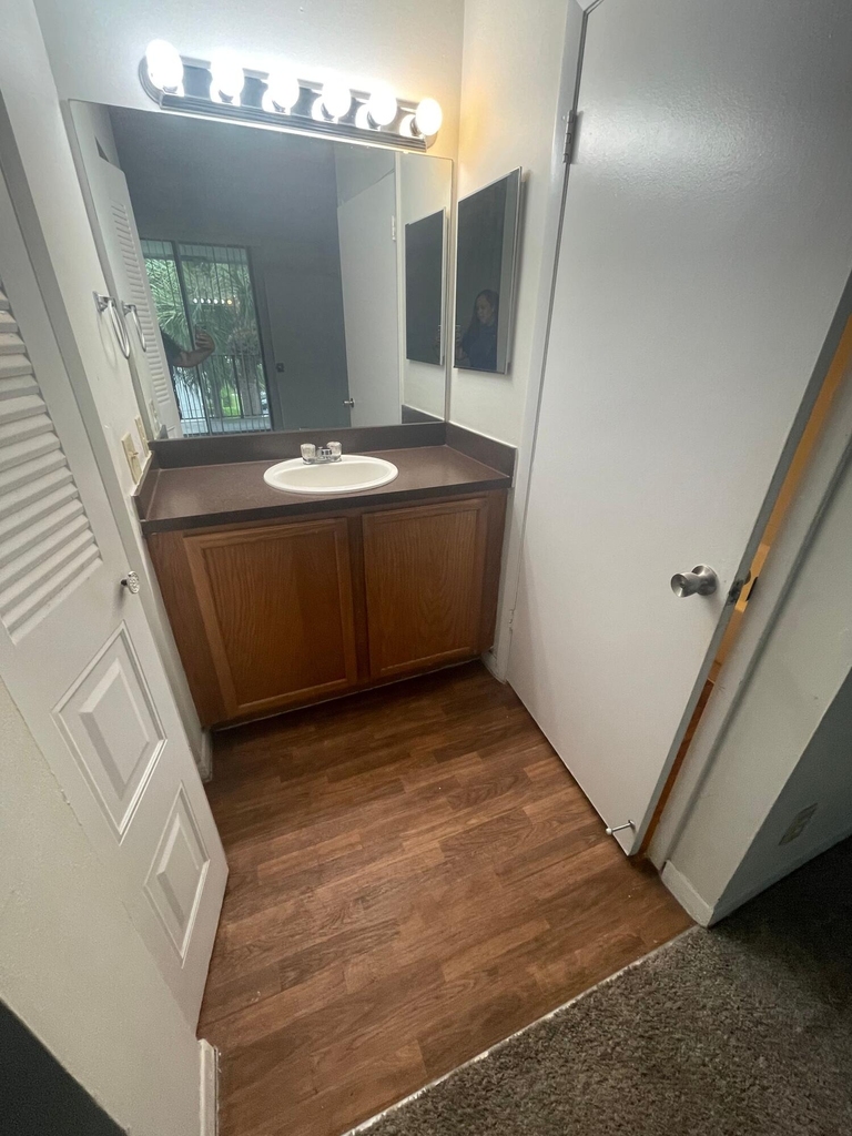 718 Executive Center Drive - Photo 8