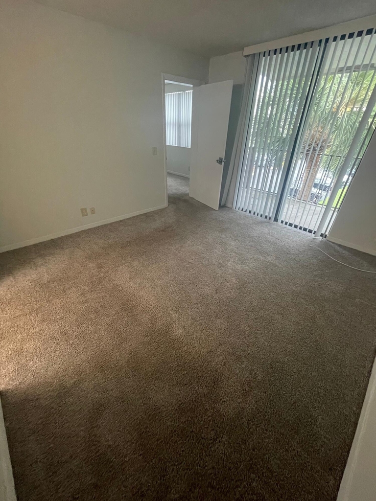 718 Executive Center Drive - Photo 7