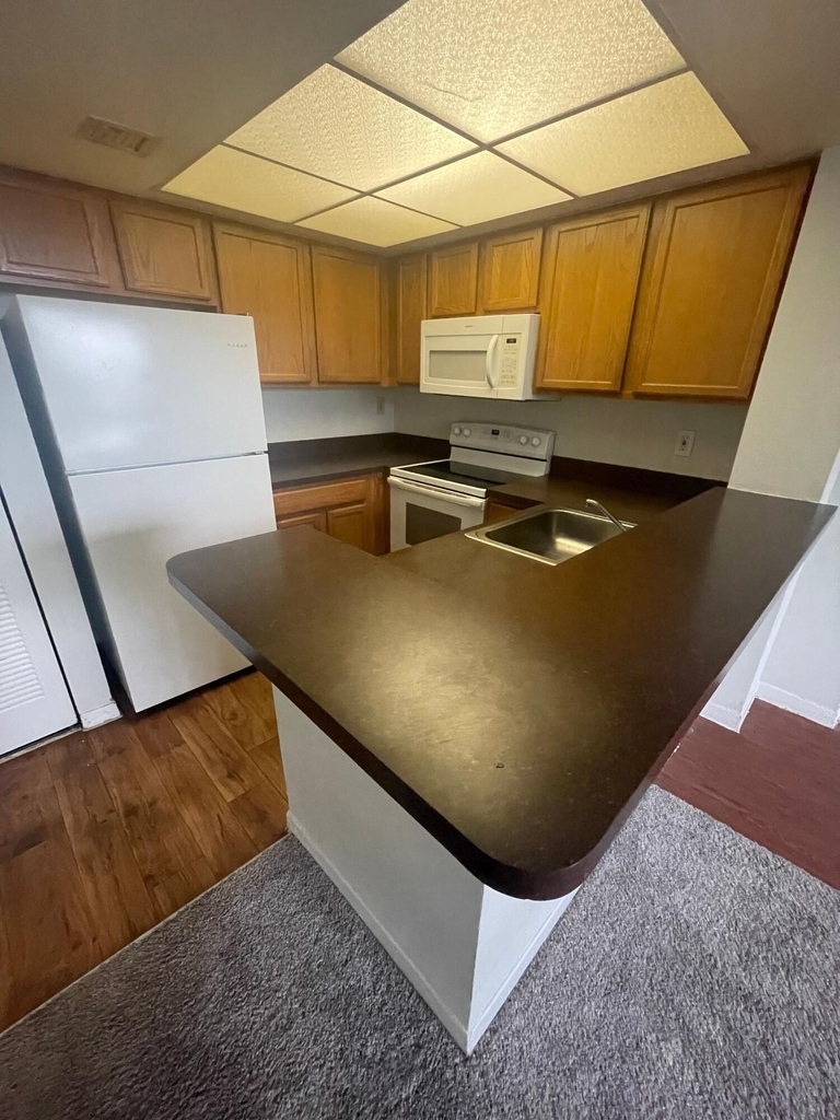 718 Executive Center Drive - Photo 5