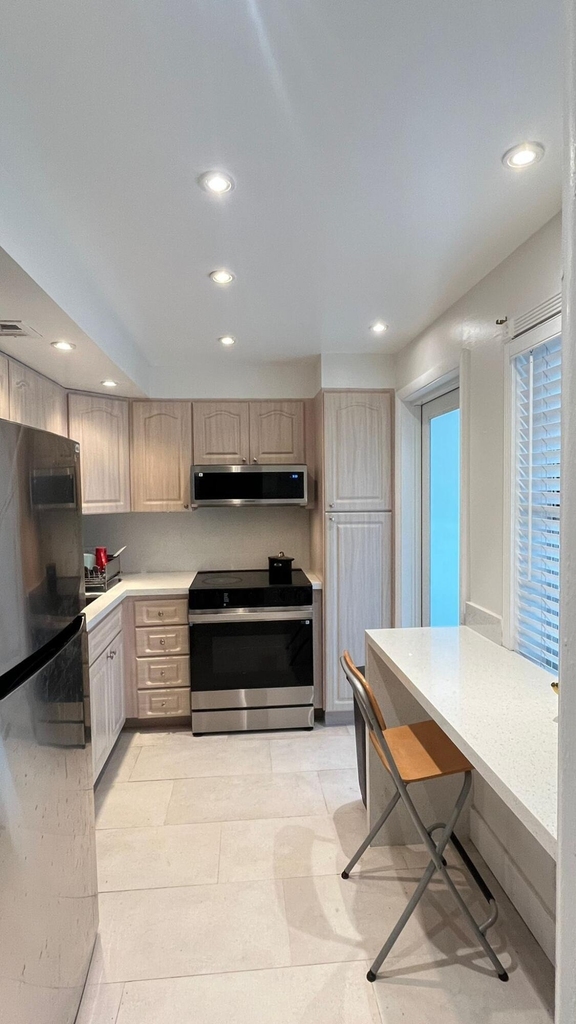 3150 N Palm Aire Drive - Photo 3