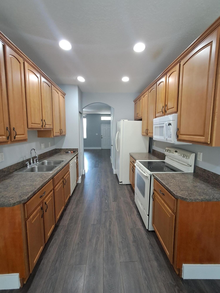 2155 Se Eatonville Drive - Photo 8