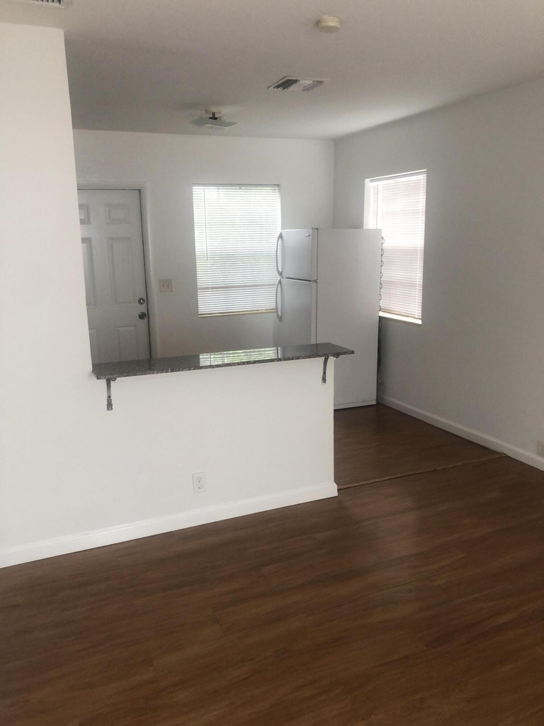 1307 Lucerne Avenue - Photo 2