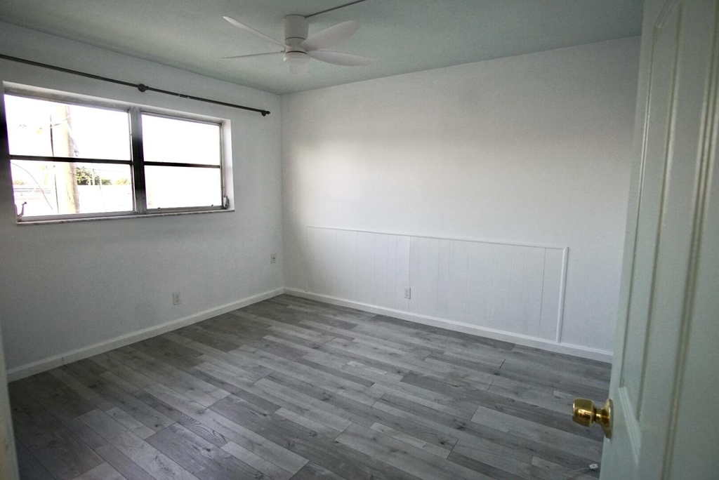 205 Ne 3rd Street - Photo 10