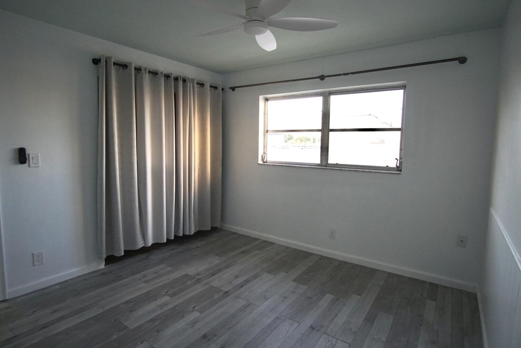 205 Ne 3rd Street - Photo 11
