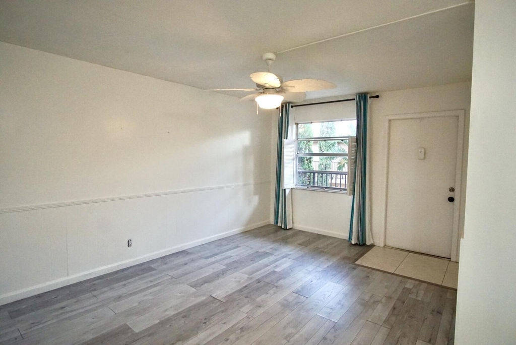 205 Ne 3rd Street - Photo 2
