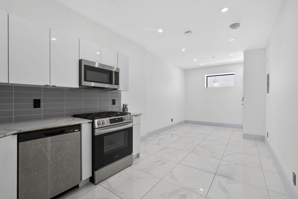 324 20th Street - Photo 1