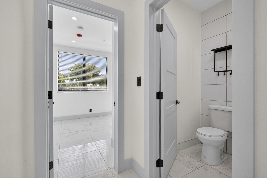 324 20th Street - Photo 2