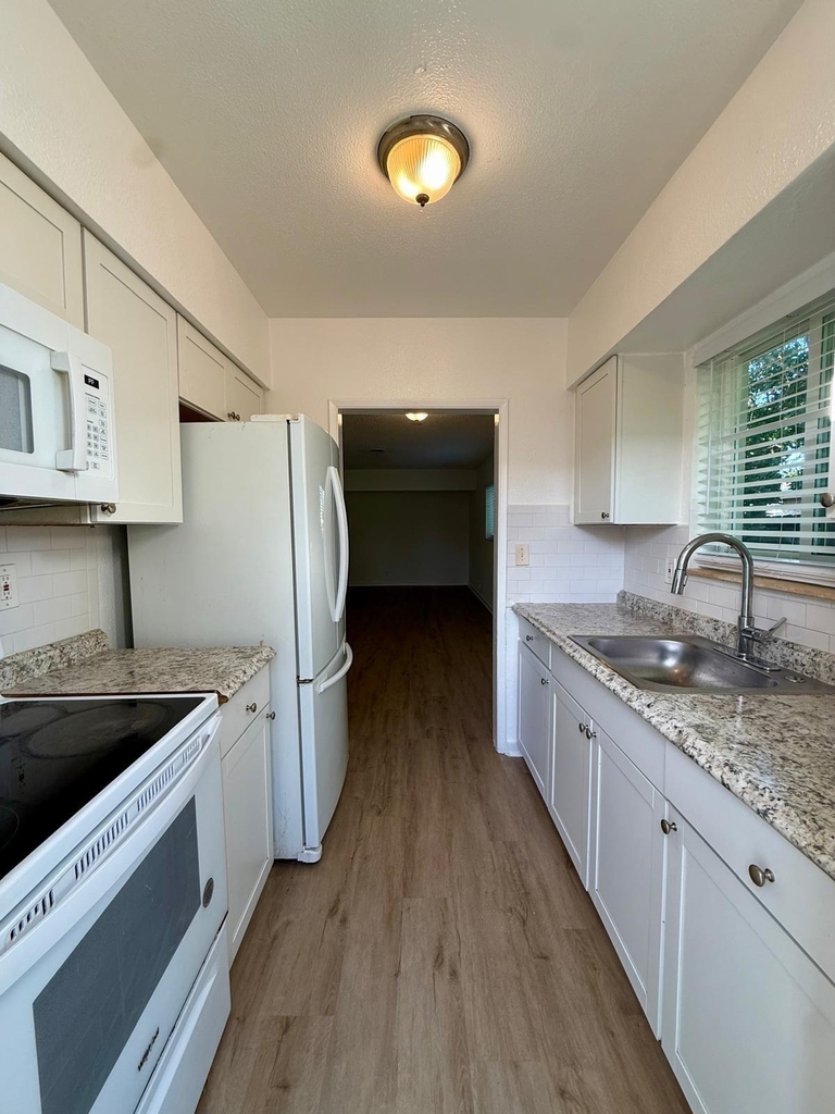 3221 Ne 7th Avenue - Photo 9