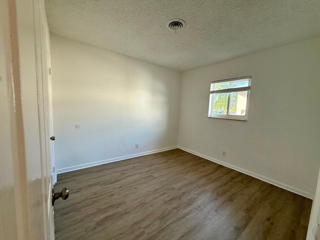 3221 Ne 7th Avenue - Photo 7