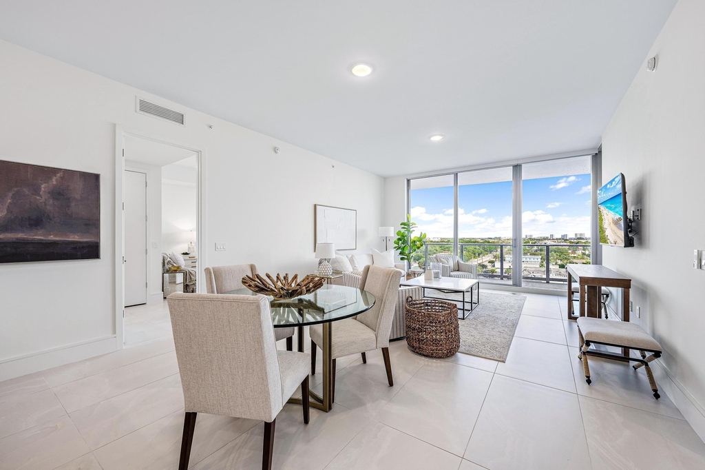 220 Lake Shore Drive - Photo 2