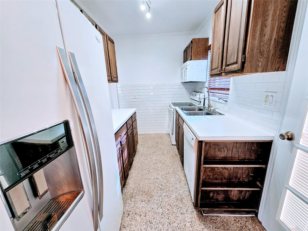 2040 Ne 174th Street - Photo 4