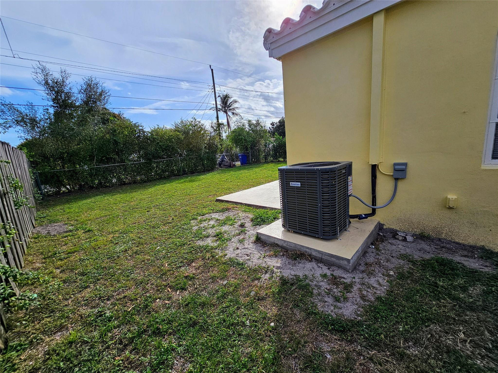 2040 Ne 174th Street - Photo 35