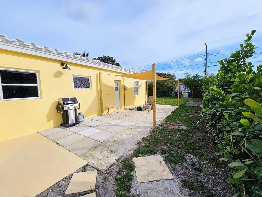2040 Ne 174th Street - Photo 5