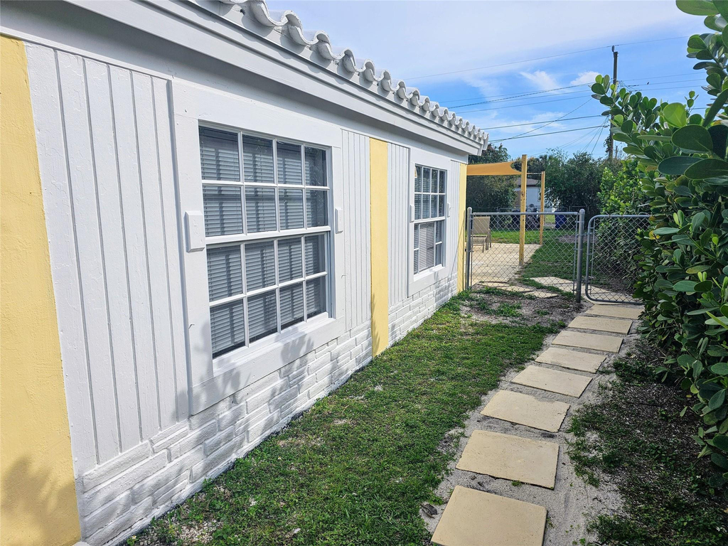 2040 Ne 174th Street - Photo 38