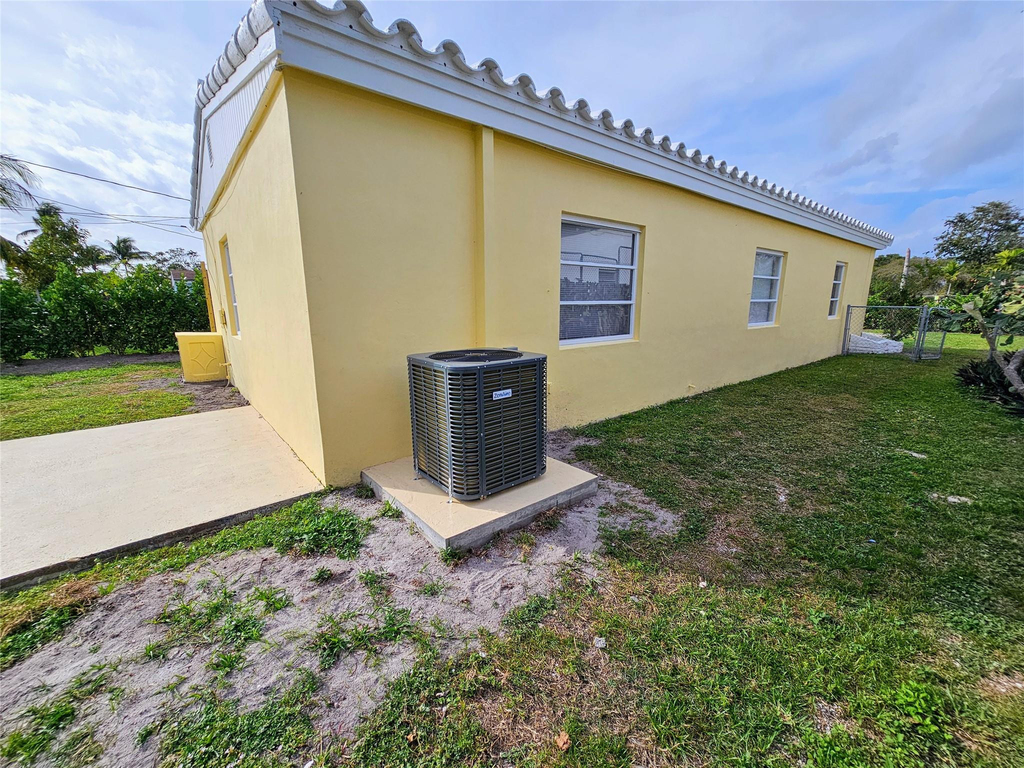 2040 Ne 174th Street - Photo 34