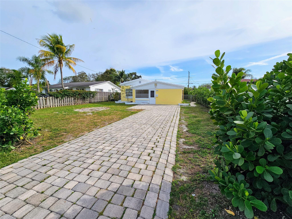 2040 Ne 174th Street - Photo 0