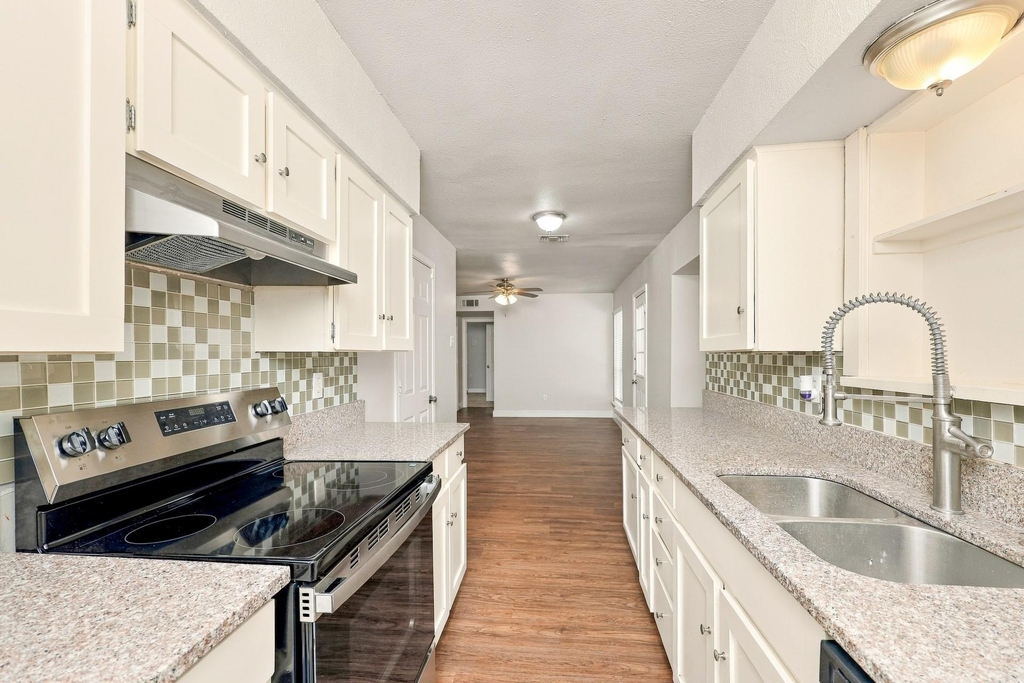 7709 Texridge Drive - Photo 5