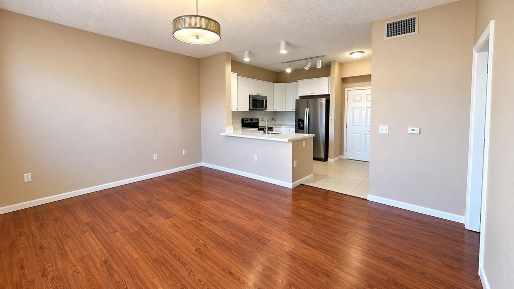 533 Ne 3rd Avenue - Photo 0