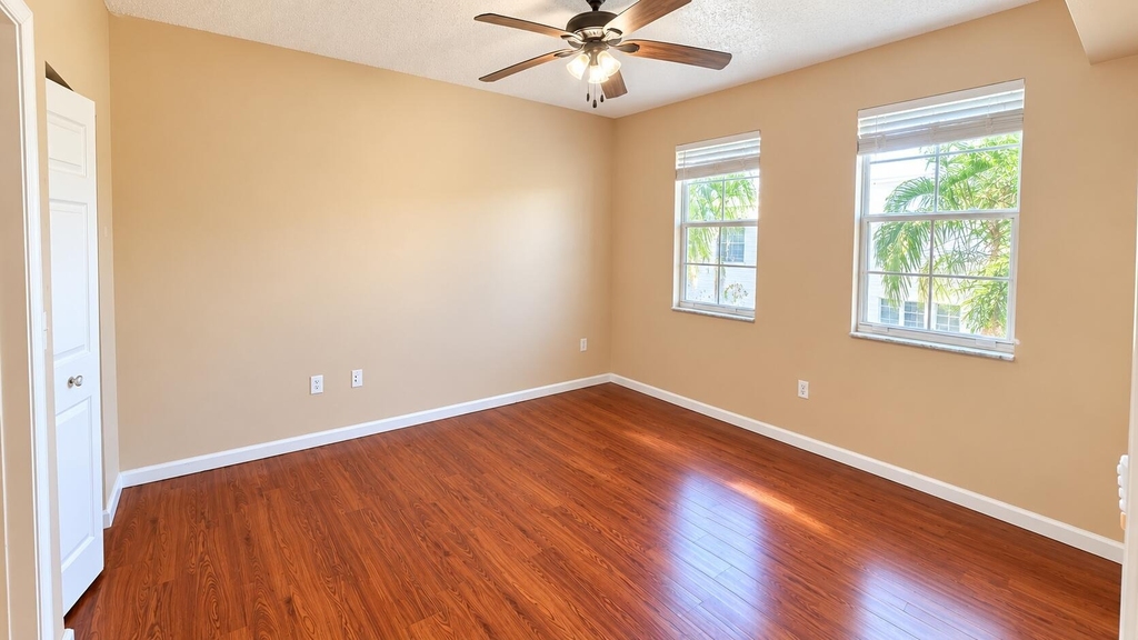 533 Ne 3rd Avenue - Photo 3