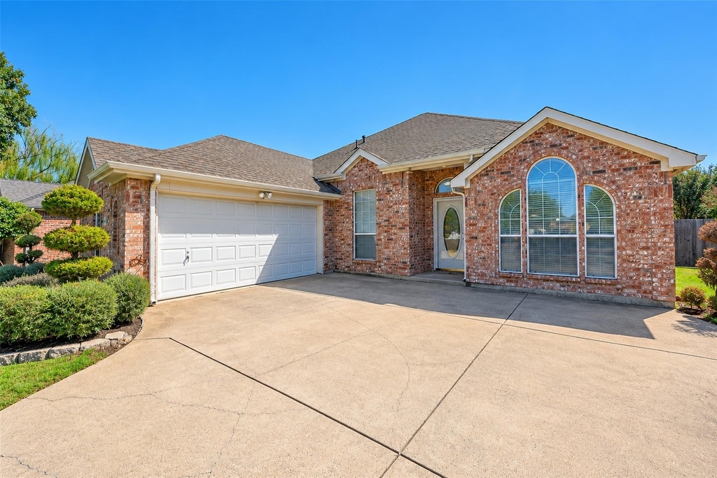 5121 Yaupon Drive - Photo 1
