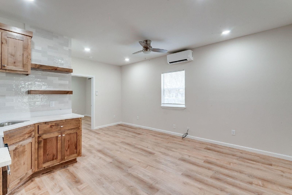 216 S Devine Street - Photo 6