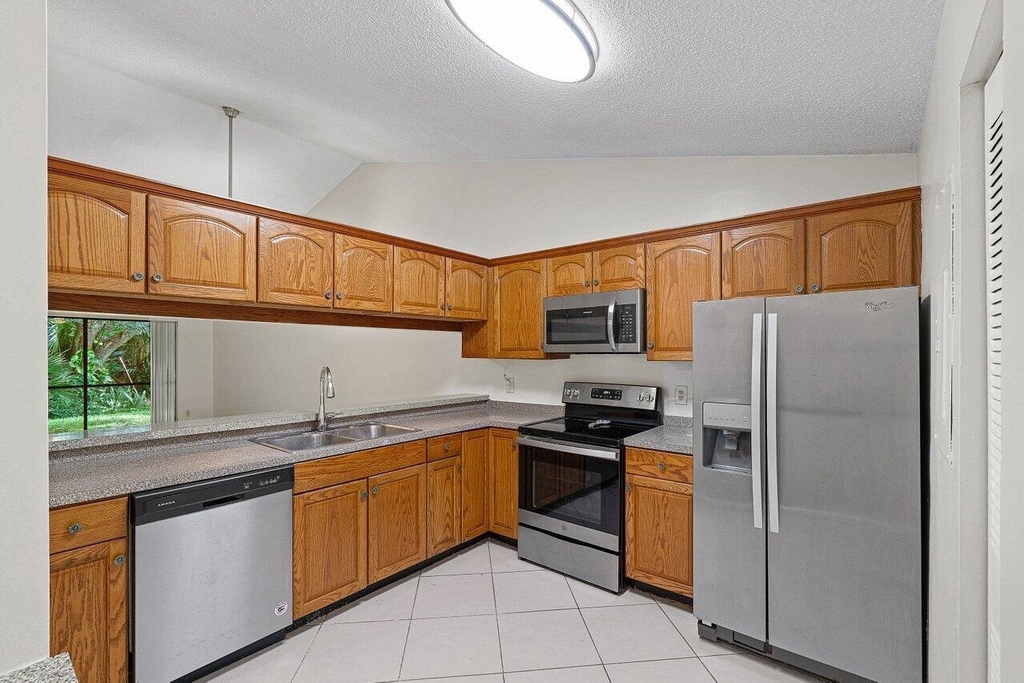 462 Hardwood Place - Photo 16
