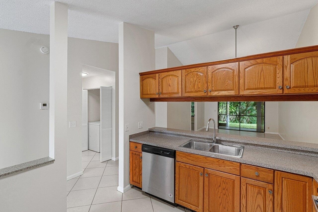 462 Hardwood Place - Photo 14