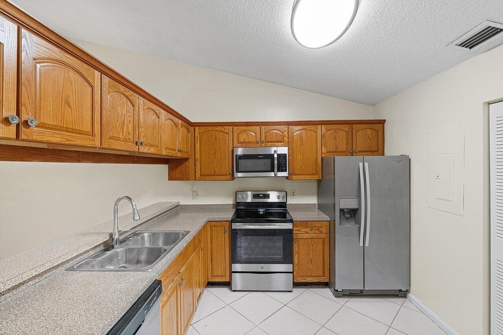 462 Hardwood Place - Photo 10