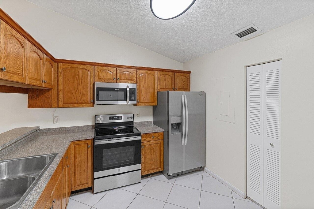 462 Hardwood Place - Photo 13