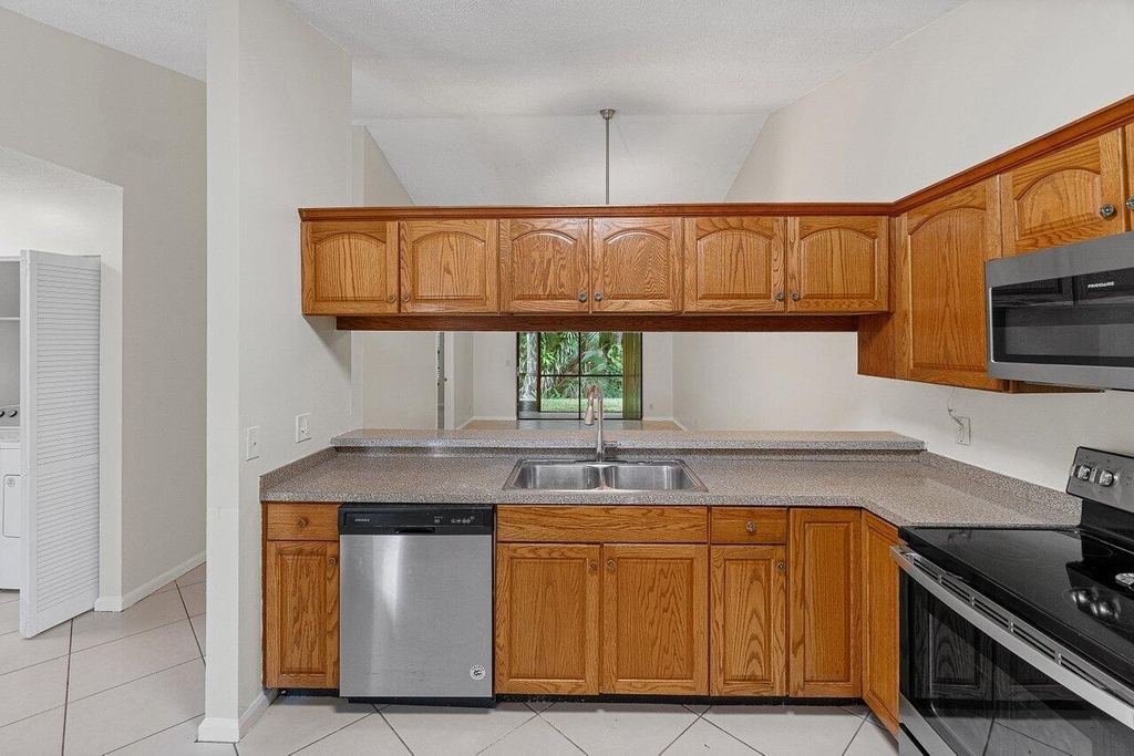 462 Hardwood Place - Photo 12