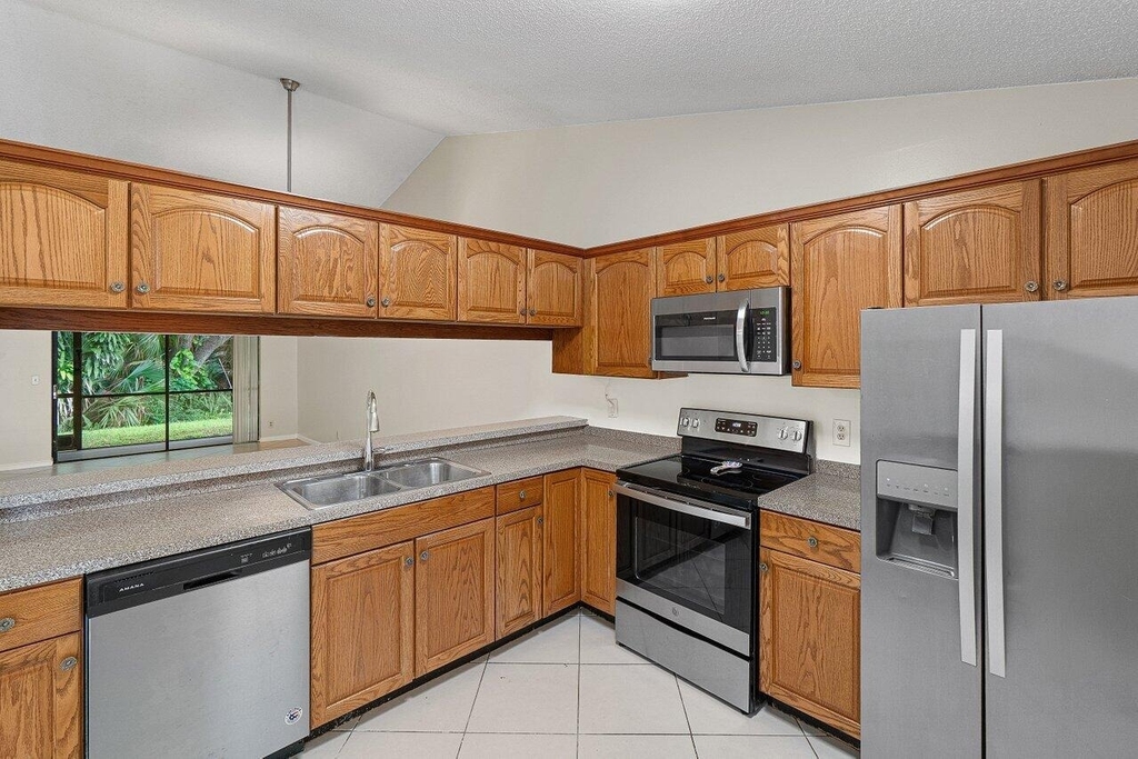 462 Hardwood Place - Photo 11
