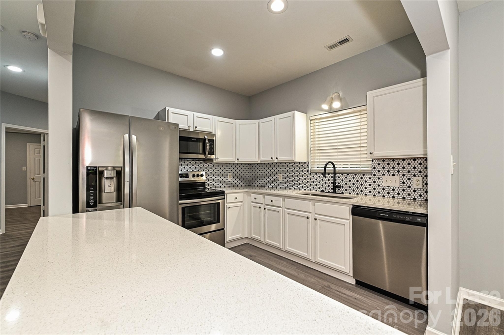 1233 Calhoun Street - Photo 6