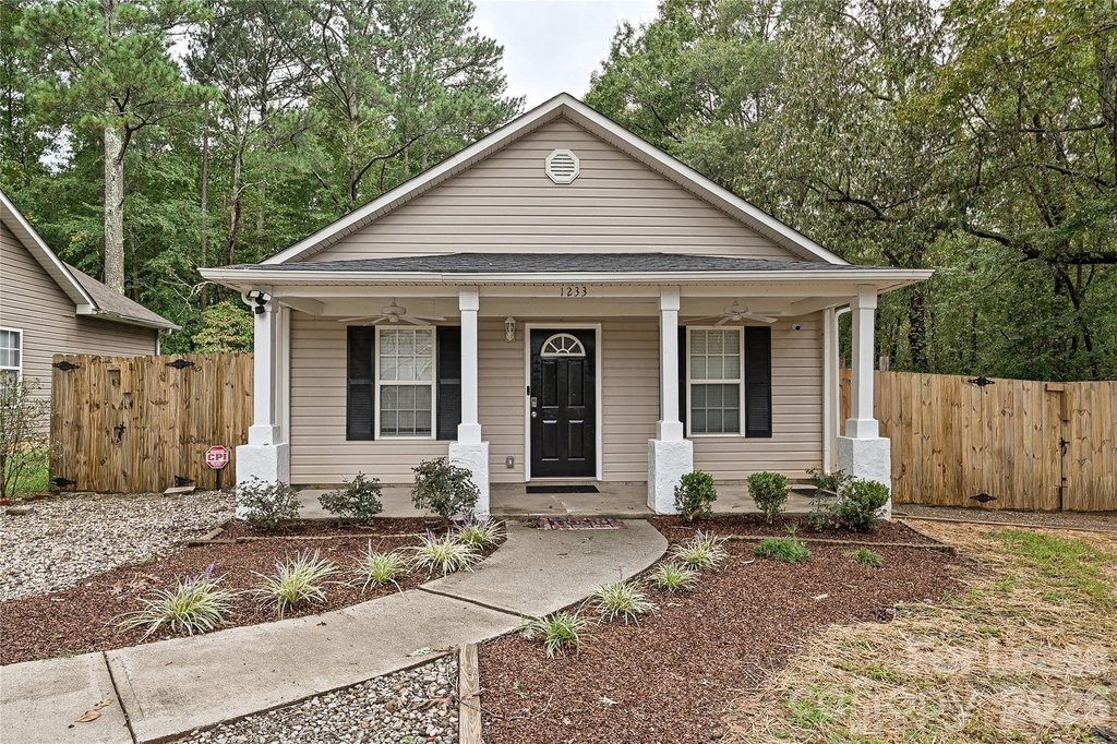 1233 Calhoun Street - Photo 0