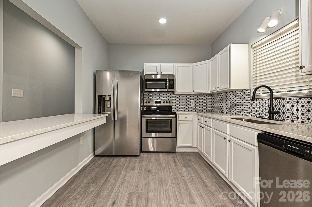 1233 Calhoun Street - Photo 7