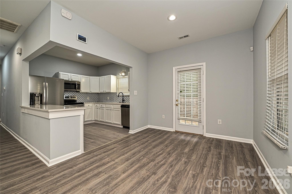 1233 Calhoun Street - Photo 5