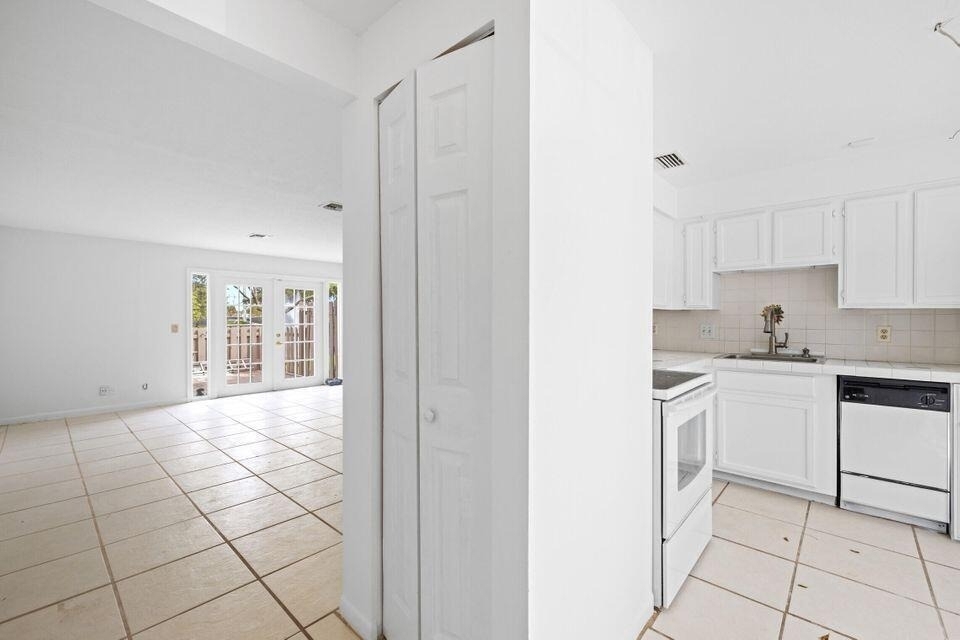 217 Old English Drive - Photo 4